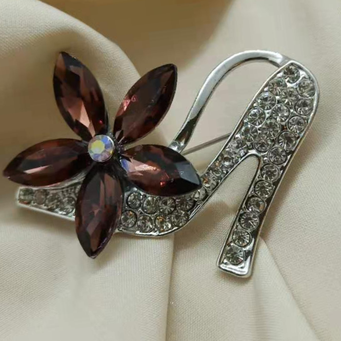 Glass high-heeled corsage for women