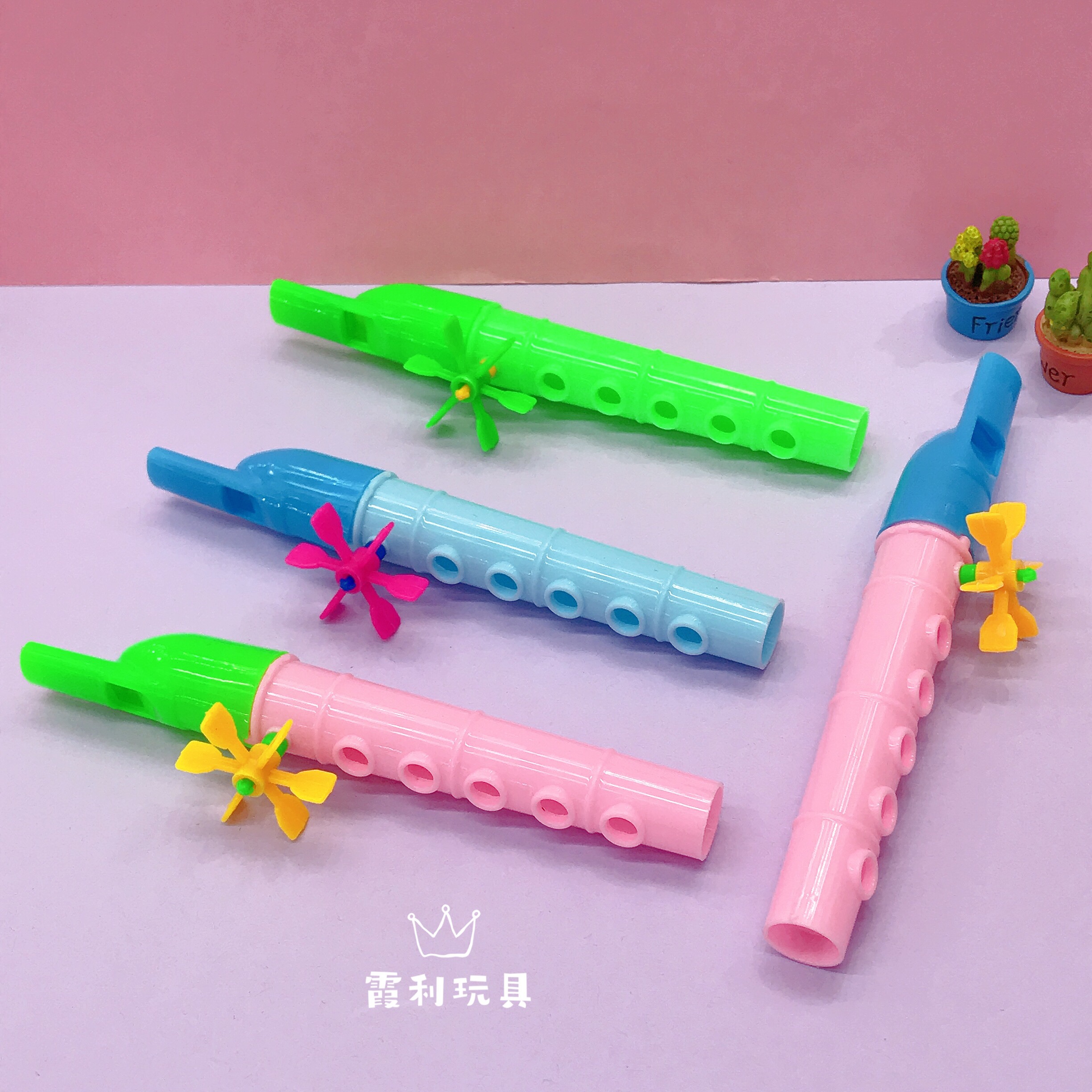 A plastic toy for children waiting for the bus to blow the whistle as a gift detail image 1