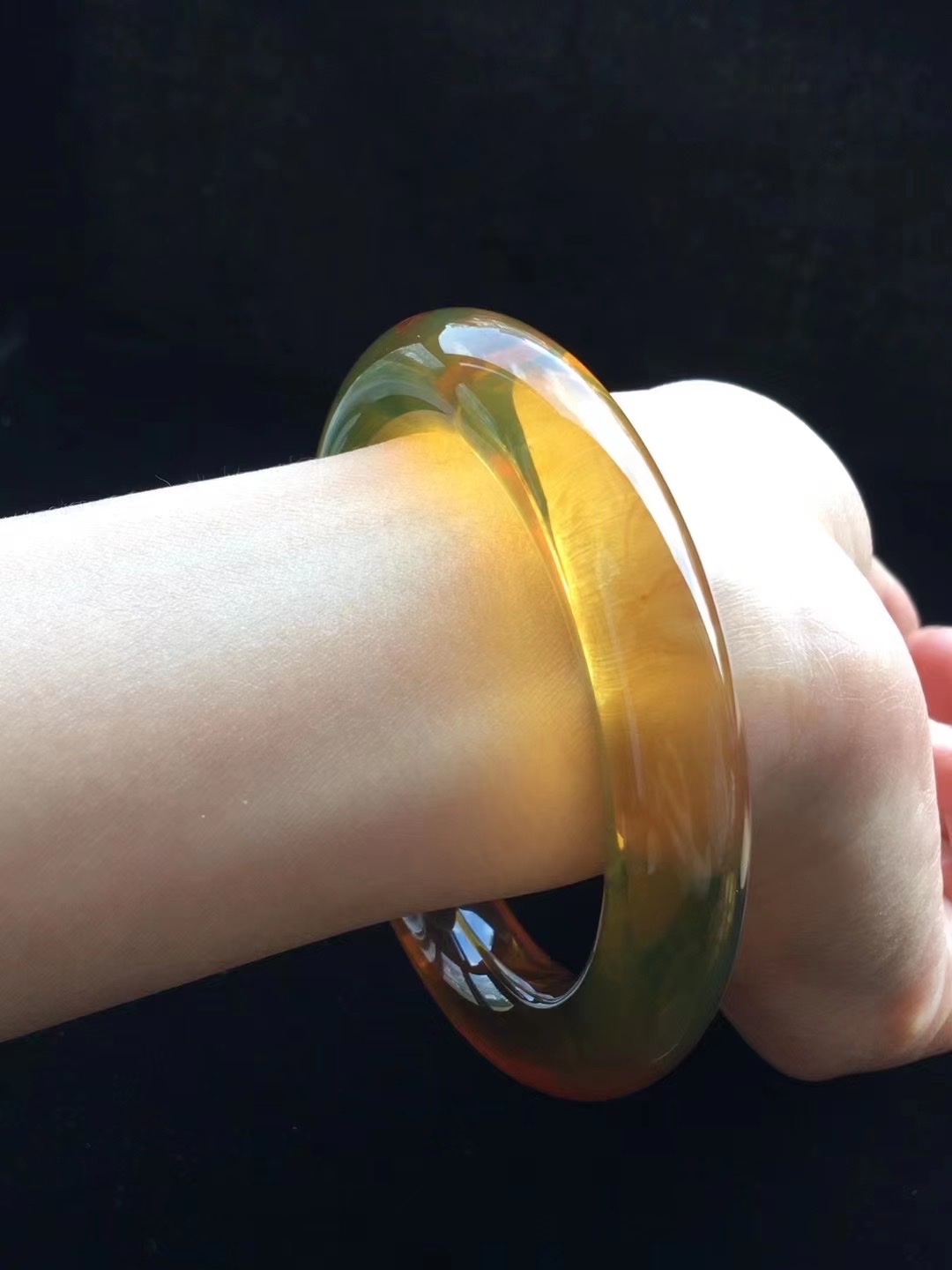 Round-striped amber bracelet details Picture