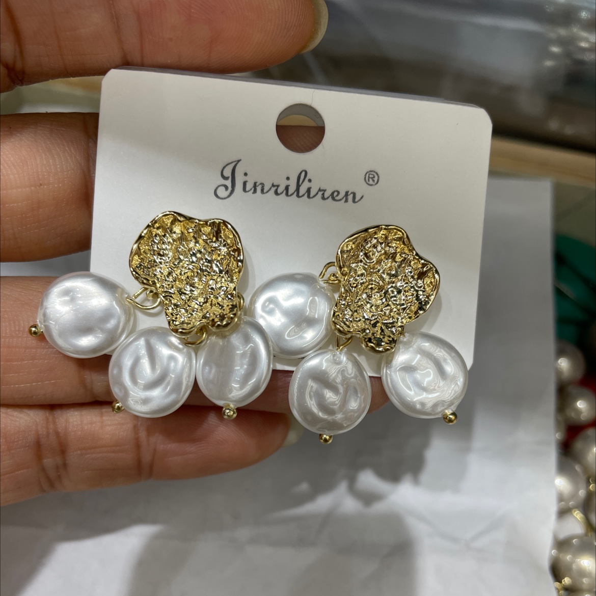 Today beauty Korean pearl earrings of opposite sex design