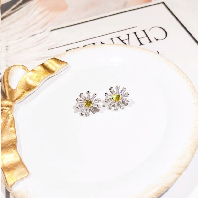 Earring 067 Solar Zircon