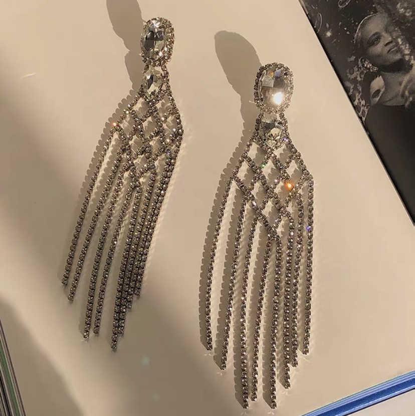 Earrings 071 claw chain