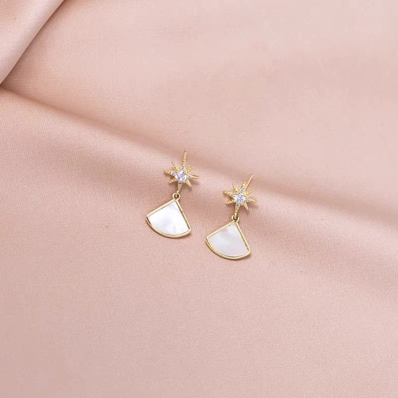 裙摆耳环小巧精致设计女夏耳饰2021年新款爆海洋贝壳元素925银针白底实物图