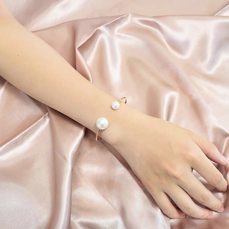 The same style of pearl titanium steel gold-plated bracelet as the Internet celebrity, stainless steel bracelet, open bracelet details Picture