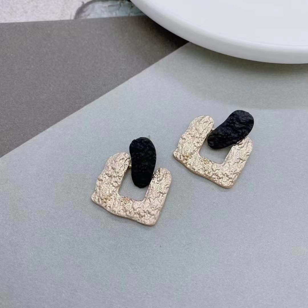 小众复古时尚简约新款珍珠耳钉女ins潮网红气质性i冷淡风耳环白底实物图