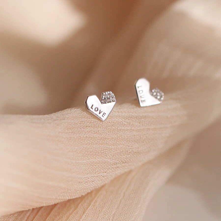 New trendy summer earrings with a high-end and elegant style. Women's niche design earrings 13