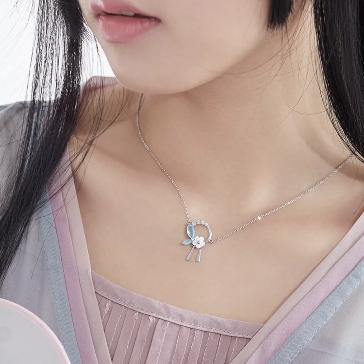 Wreath necklace