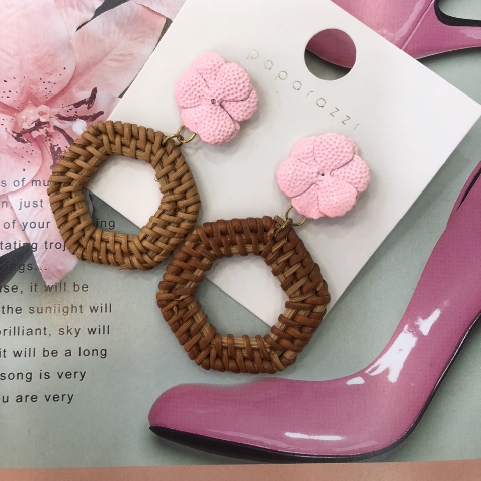 Network explosion version of the fashion trend sister essential single product bamboo braid powder flower series earrings girl