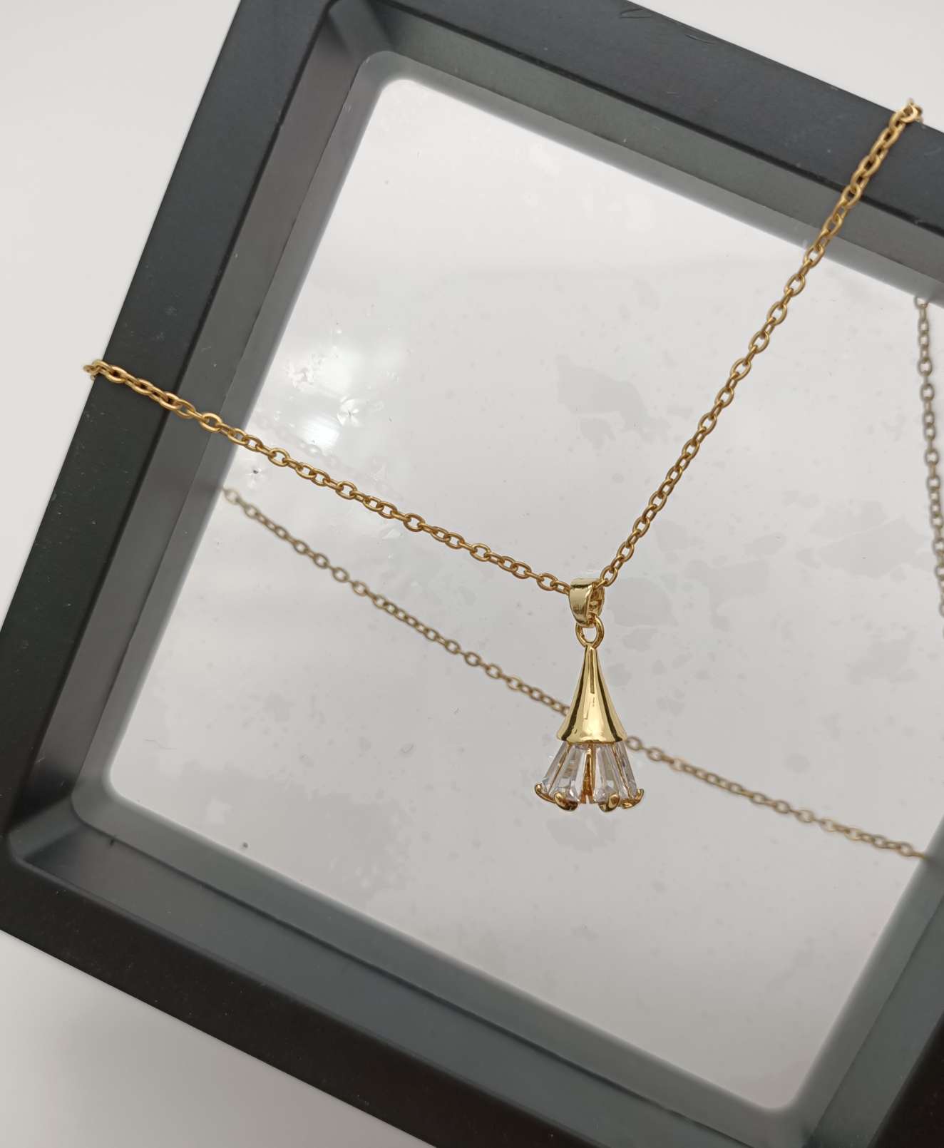 Three-dimensional necklace Item Picture