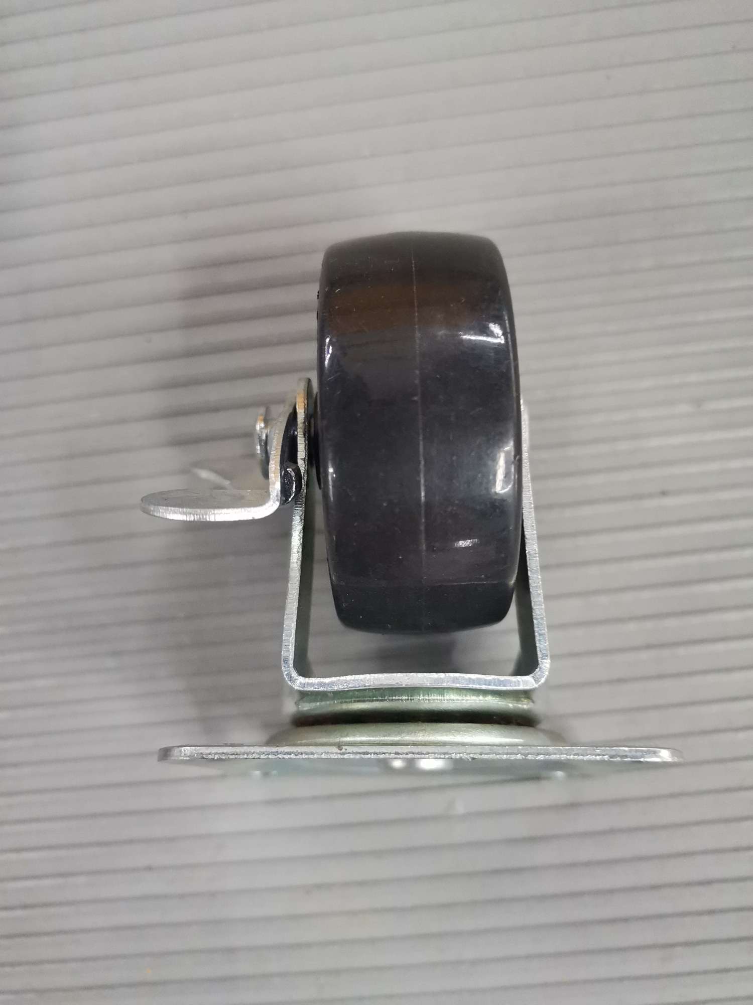 1.5-inch black PP flat bottom movable with brake wheels Item Picture