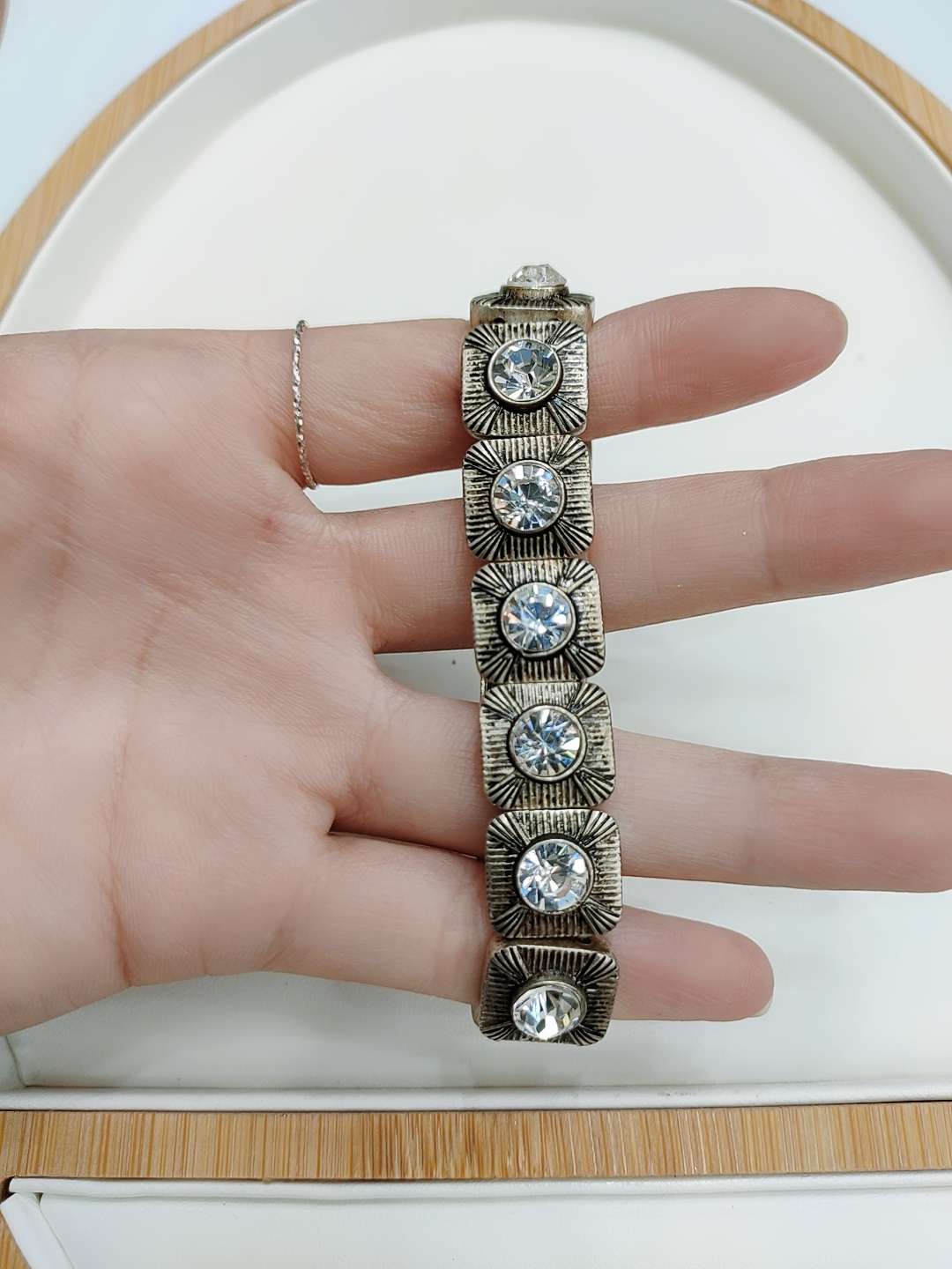Retro foreign trade bracelets, female hip-hop trend, Instagram niche design, cold style, Korean style personalized jewelry Application Scenario