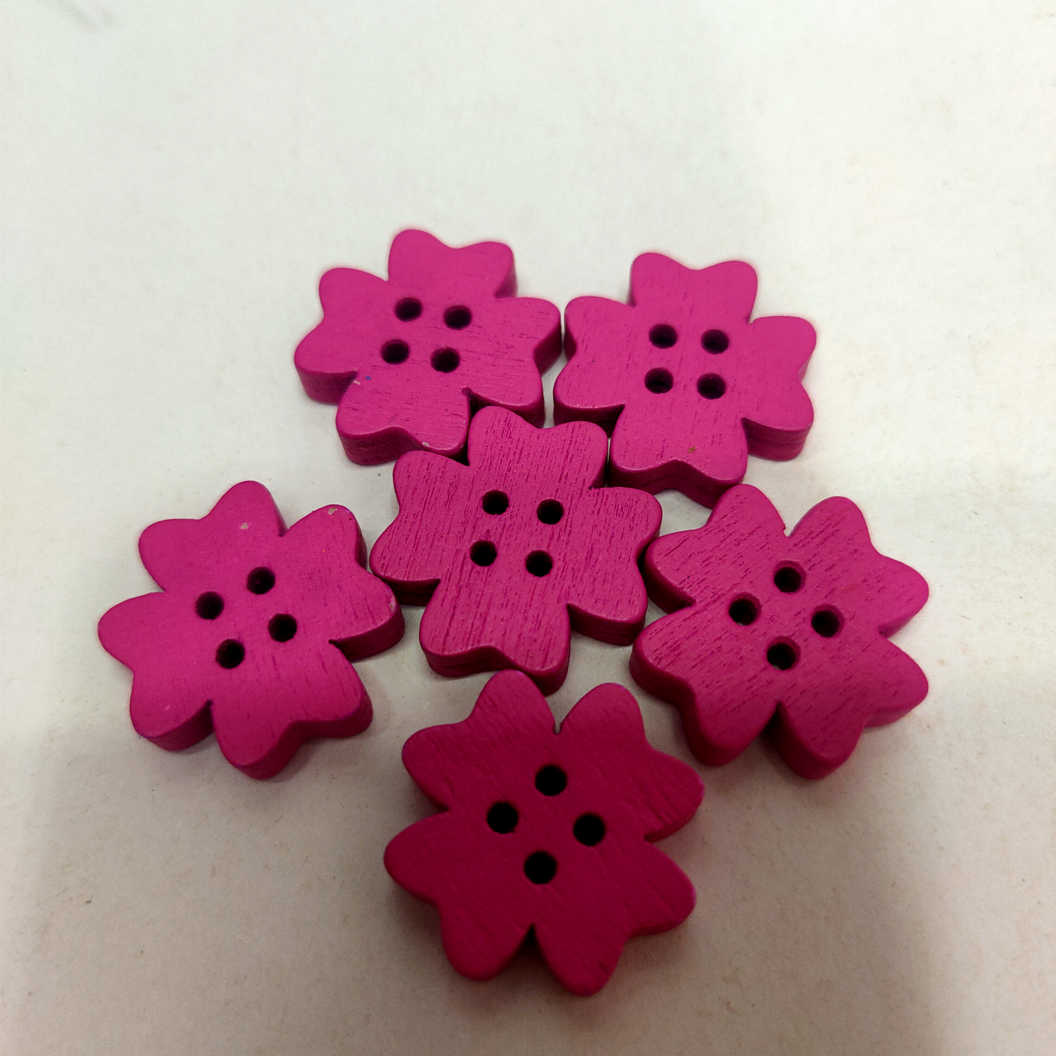 Manufacturers direct sales of wooden accessories four leaf buttons rose red