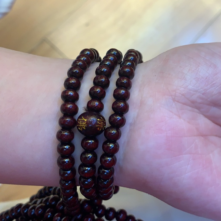 6-millimeter red sandalwood Buddha character 108-millimeter prayer beads