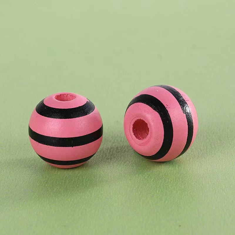 Wood print bracelet, necklace and earring accessories detail image 9