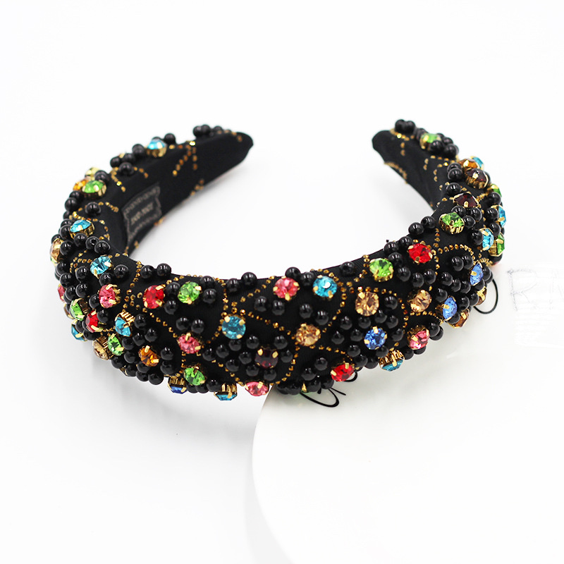 Europe And The United States Fashion Sponge Particle Black Pearl Diamond Set Geometric Headband Application Scenario