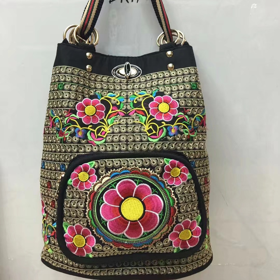 2021民族风刺绣新款时尚印花图案双用背包