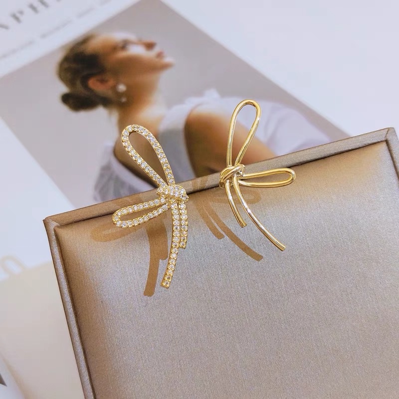 High-end bow stud earrings for women, 2021 new style, trendy and simple Korean style, asymmetrical earrings that are popular on the Internet Item Picture