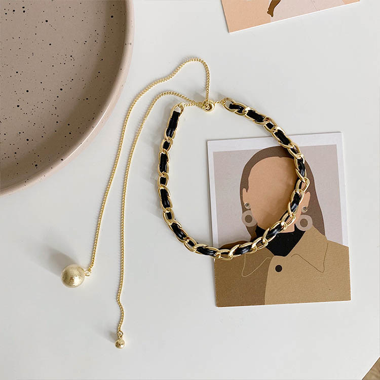 The 2021 new style of women's Instagram-chic collarbone chain, a high-end and light luxury accessory, is made of summer fabric and wrapped in a circle detail image 5
