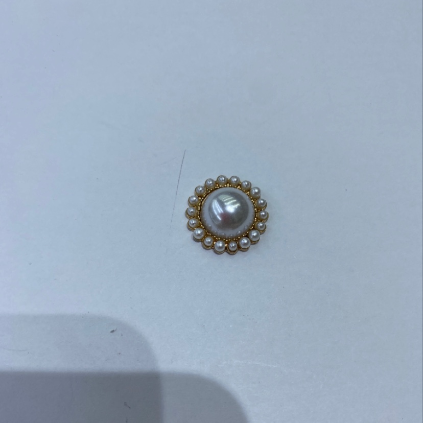 The outer circle is a pearl circle