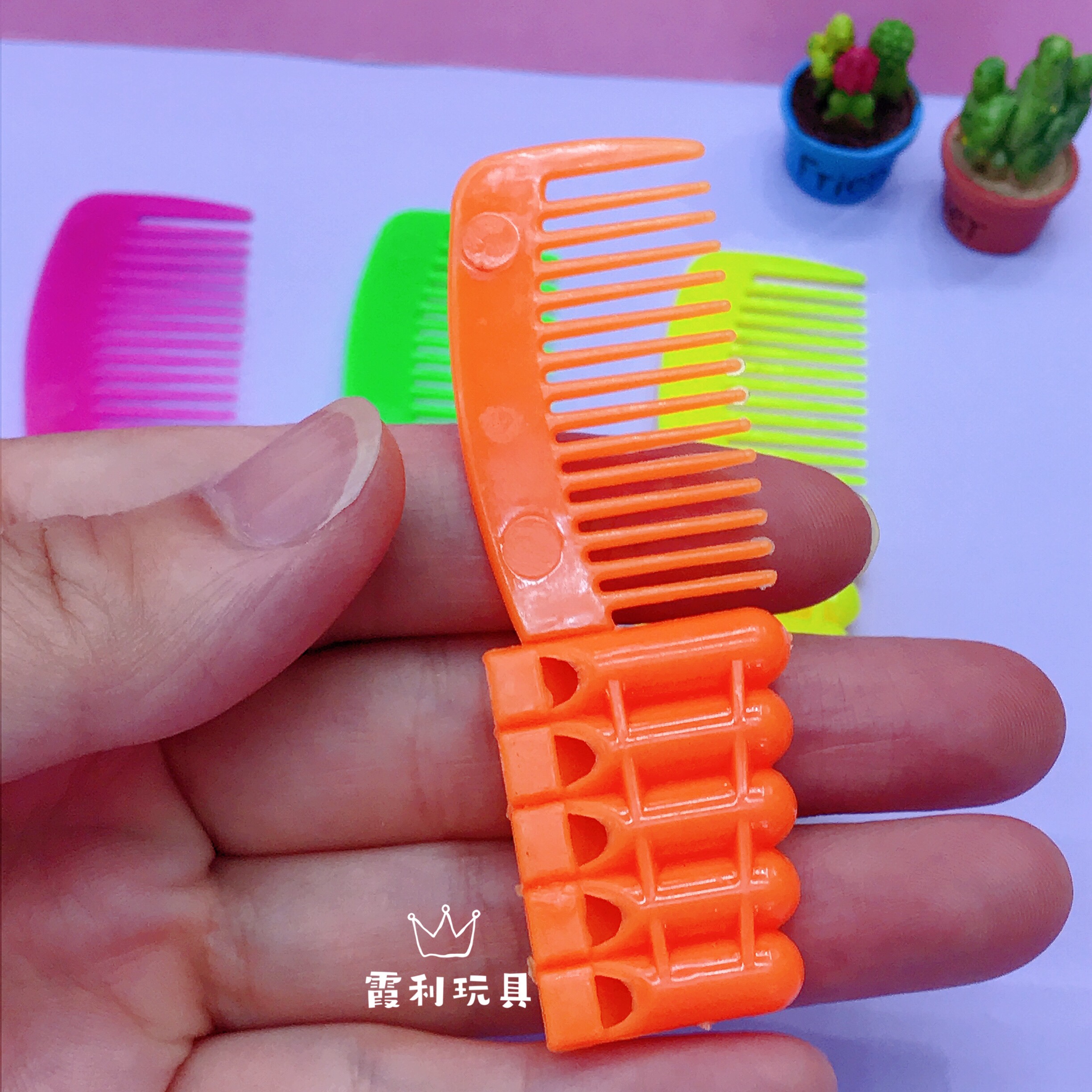 Combs, harmonicas, children's plastic toys as gifts detail image 3