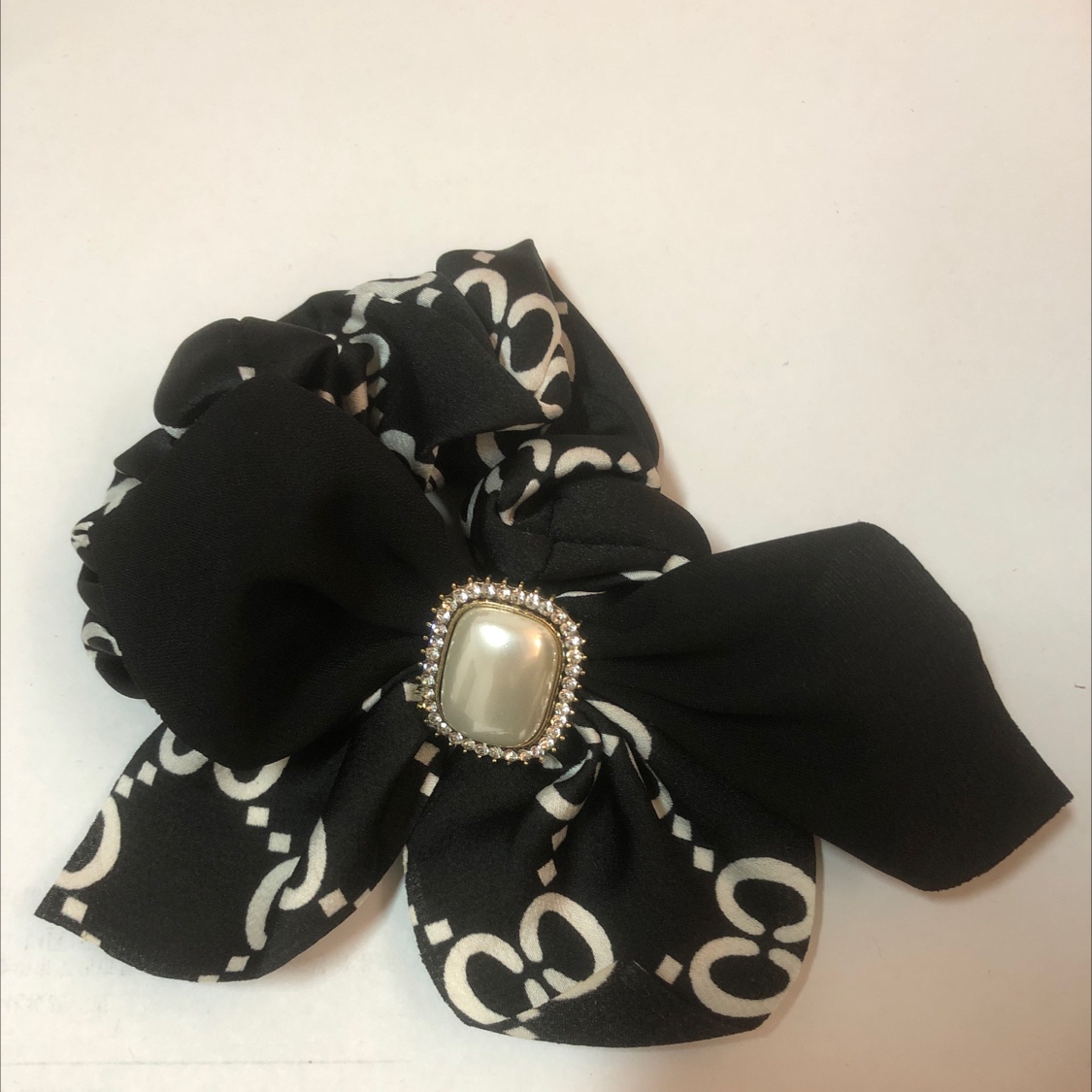 Internet hit double C rhinestone pearl black scrunchie