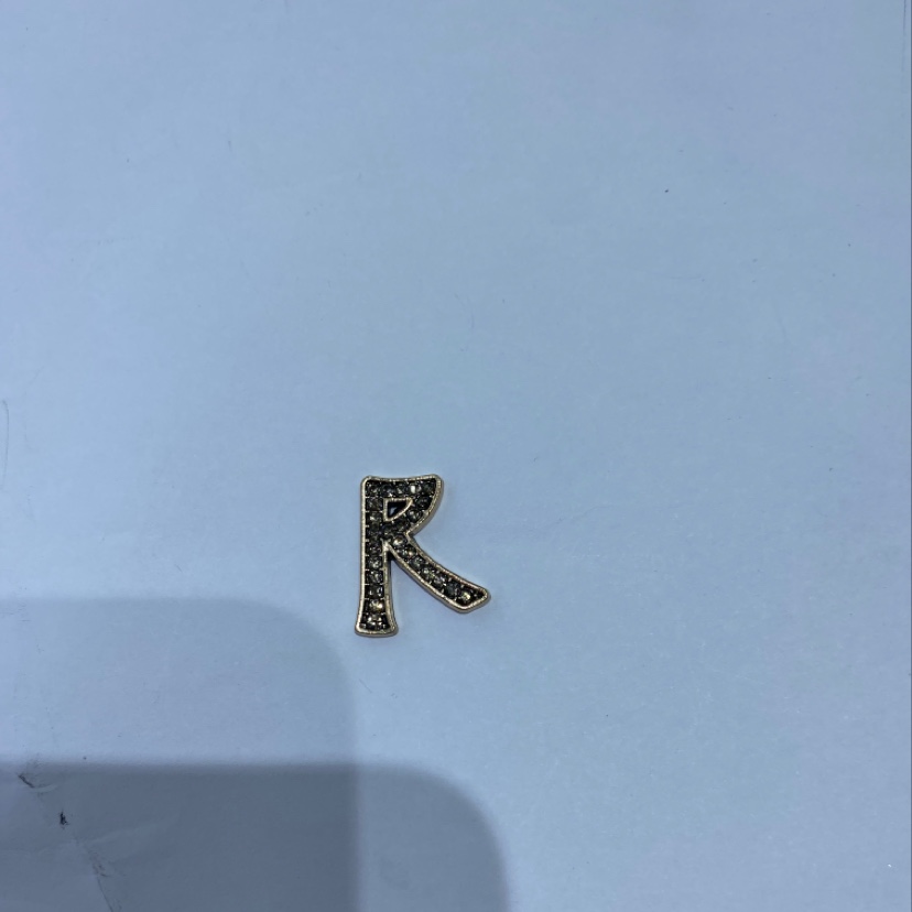 R