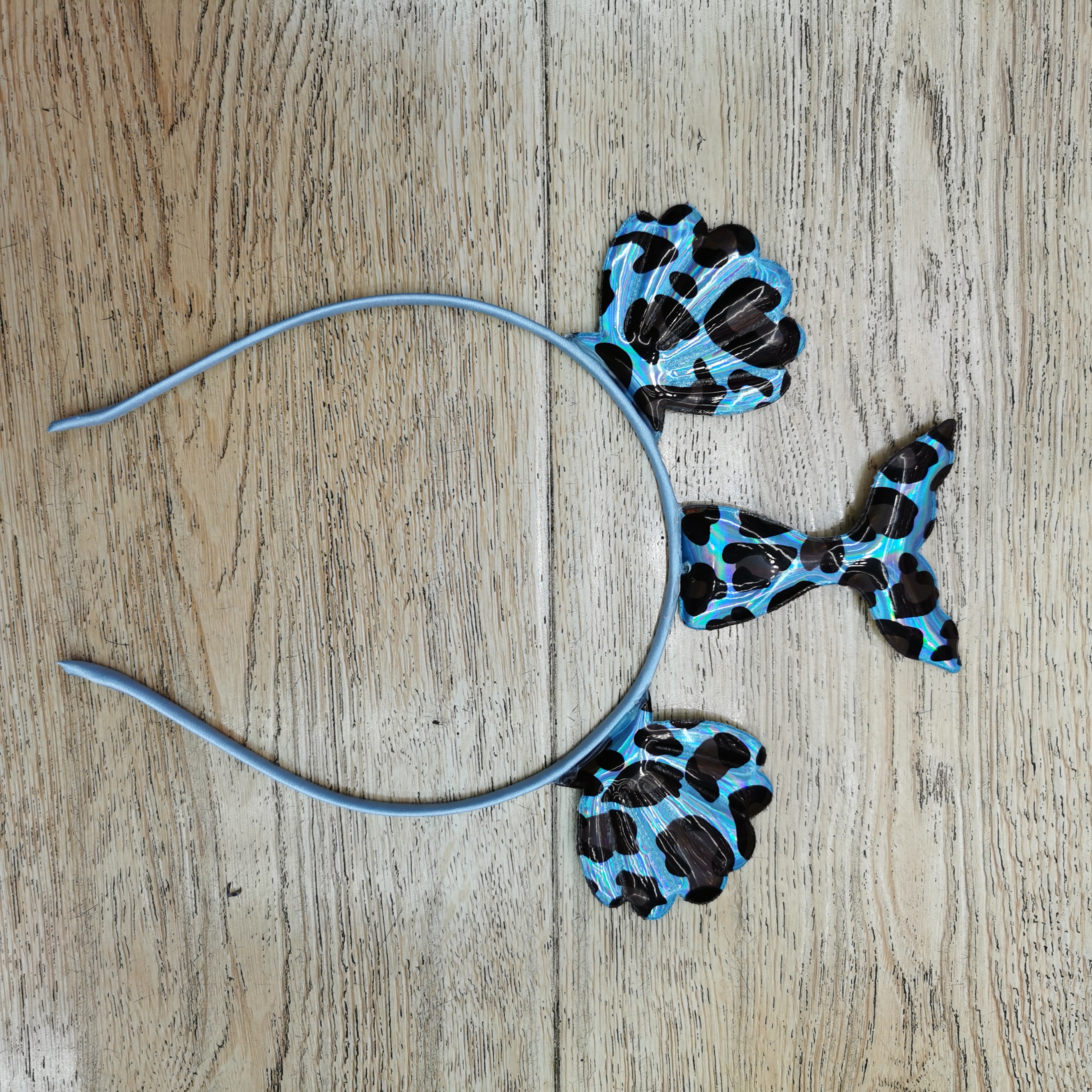 The leopard print mermaid headband is blue