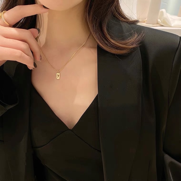 The lucky number 7 for women's necklaces, high-end collarbone chain, 2021 new style, light luxury, niche and simple, ins cold style details Picture