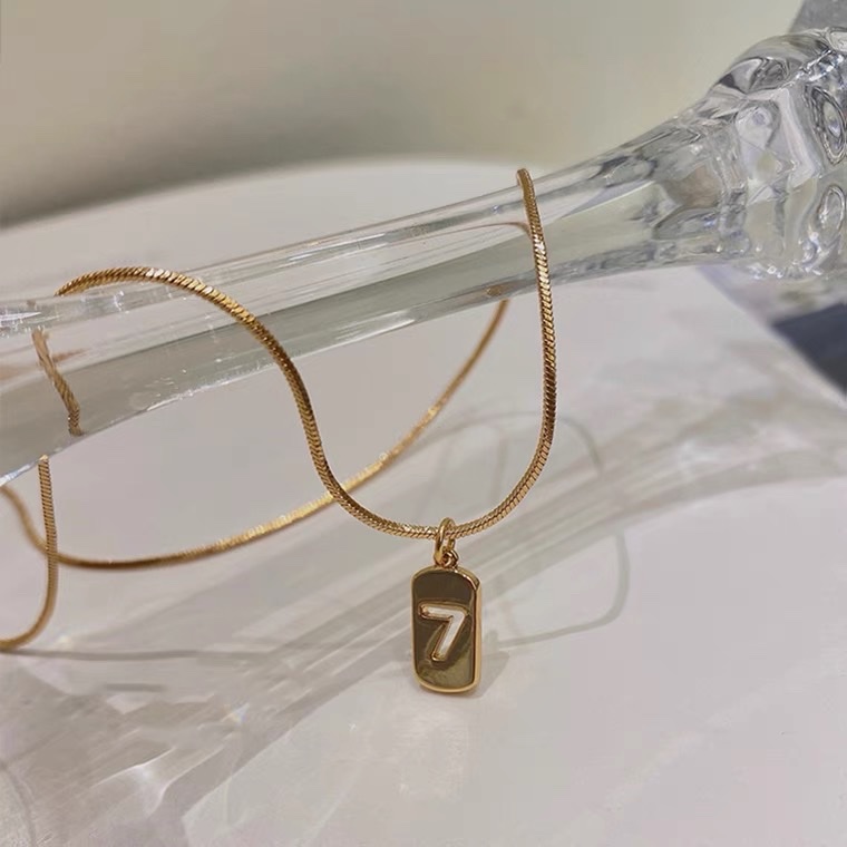 The lucky number 7 for women's necklaces, high-end collarbone chain, 2021 new style, light luxury, niche and simple, ins cold style Specification image