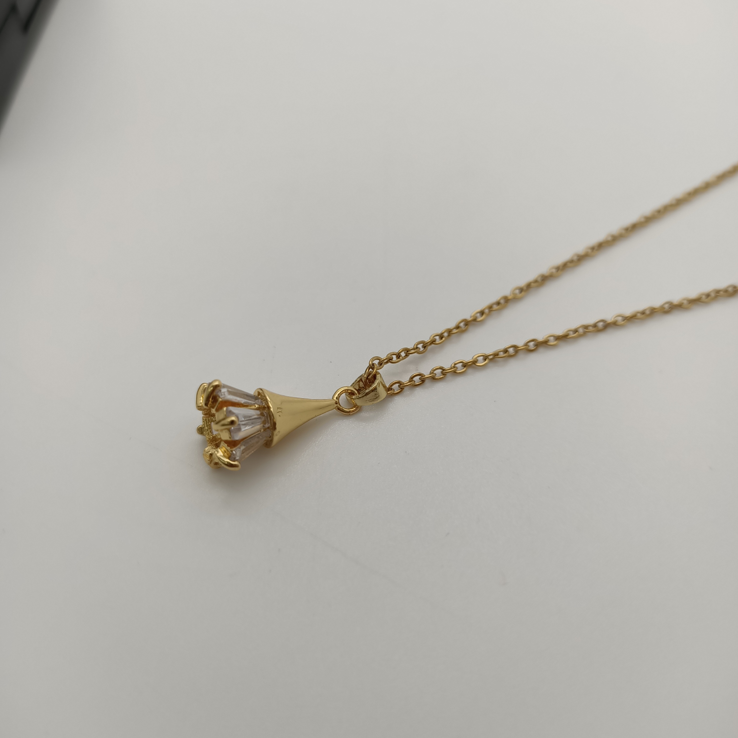 Three-dimensional necklace