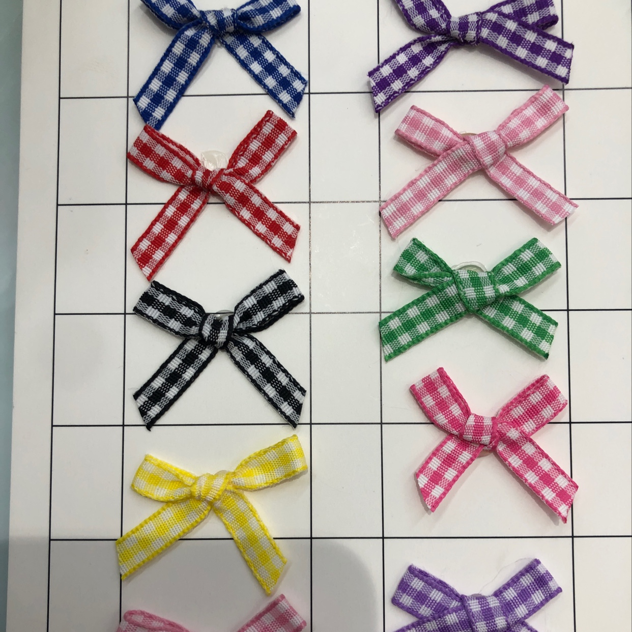 Tie a bow tie with a 2-point grid hand