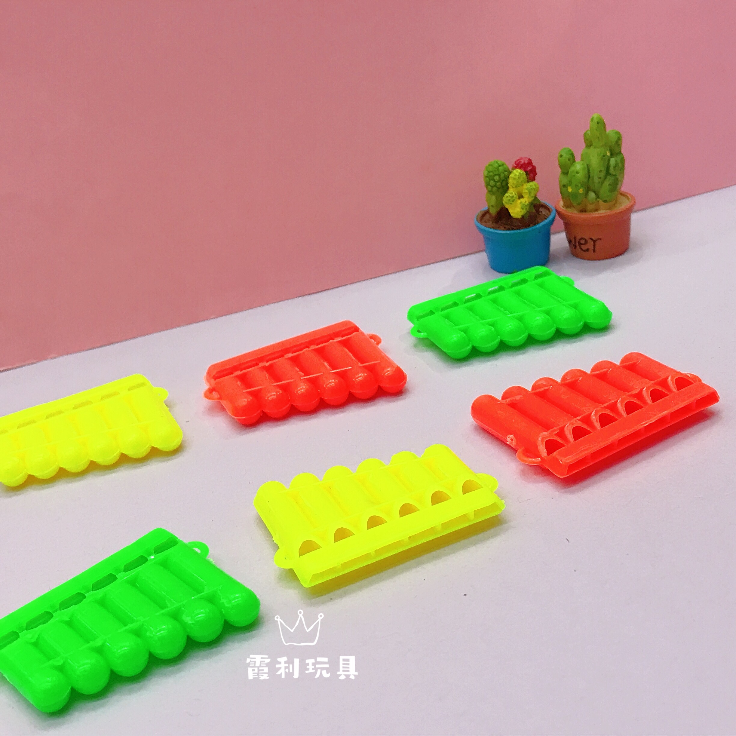 Mini harmonica children's plastic toy gift gashapon Application Scenario