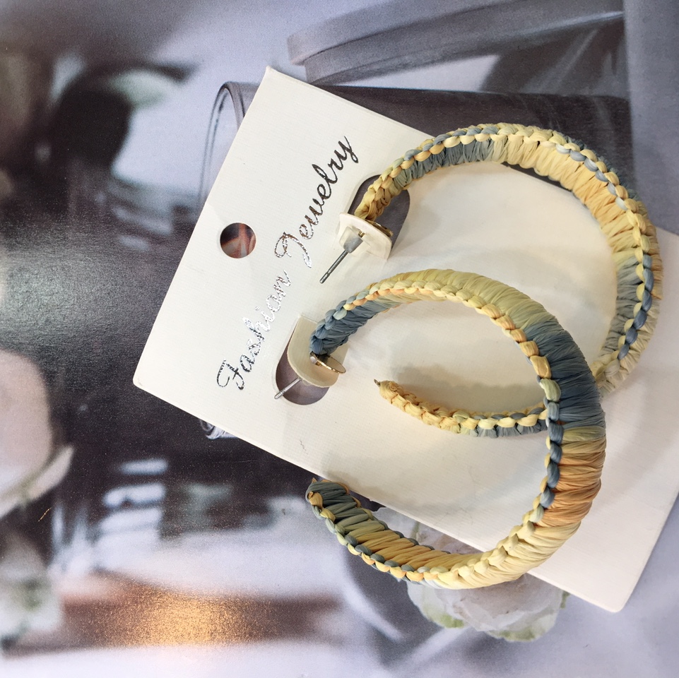 网络爆款小年青漂亮小姐姐的时尚专业搭配拉菲草C系列女