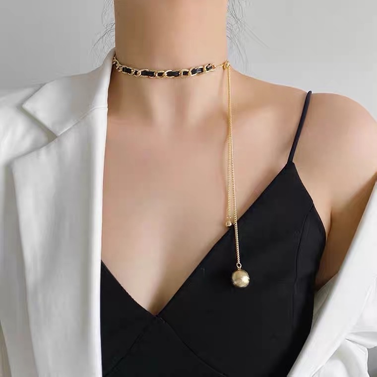 The 2021 new style of women's Instagram-chic collarbone chain, a high-end and light luxury accessory, is made of summer fabric and wrapped in a circle Specification image