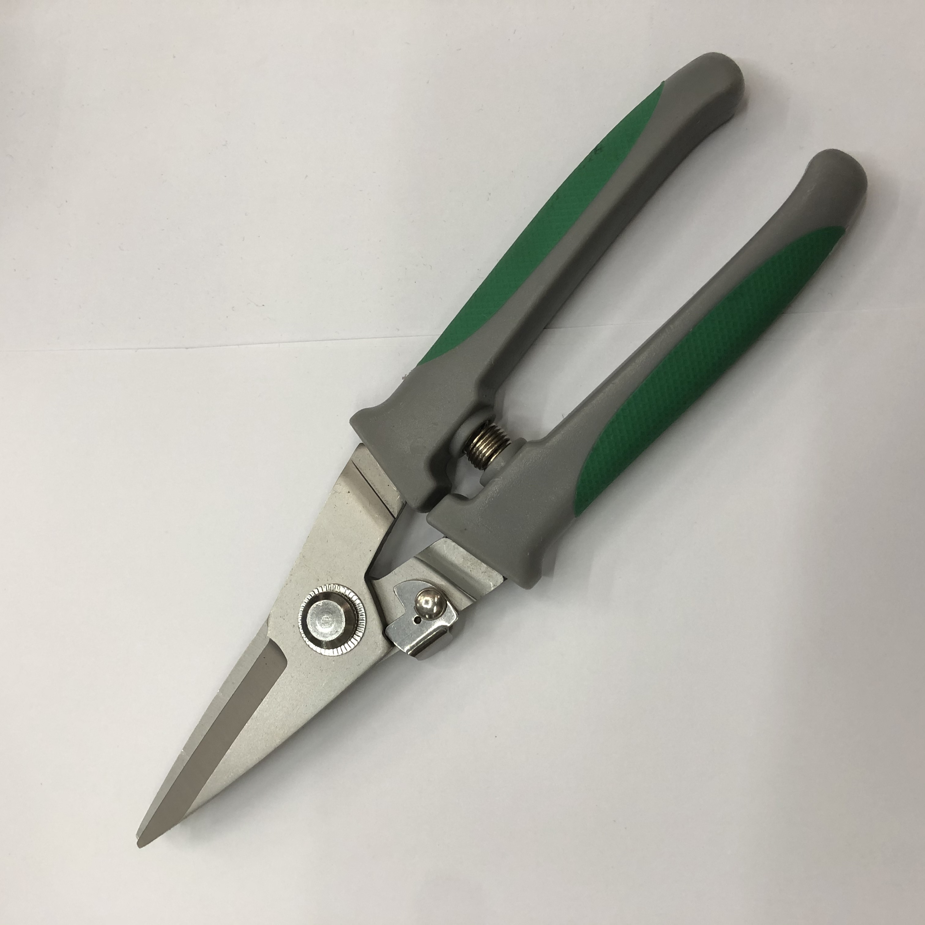 Universal shears, factory direct sales of hardware tools with complete specifications and packaging Application Scenario