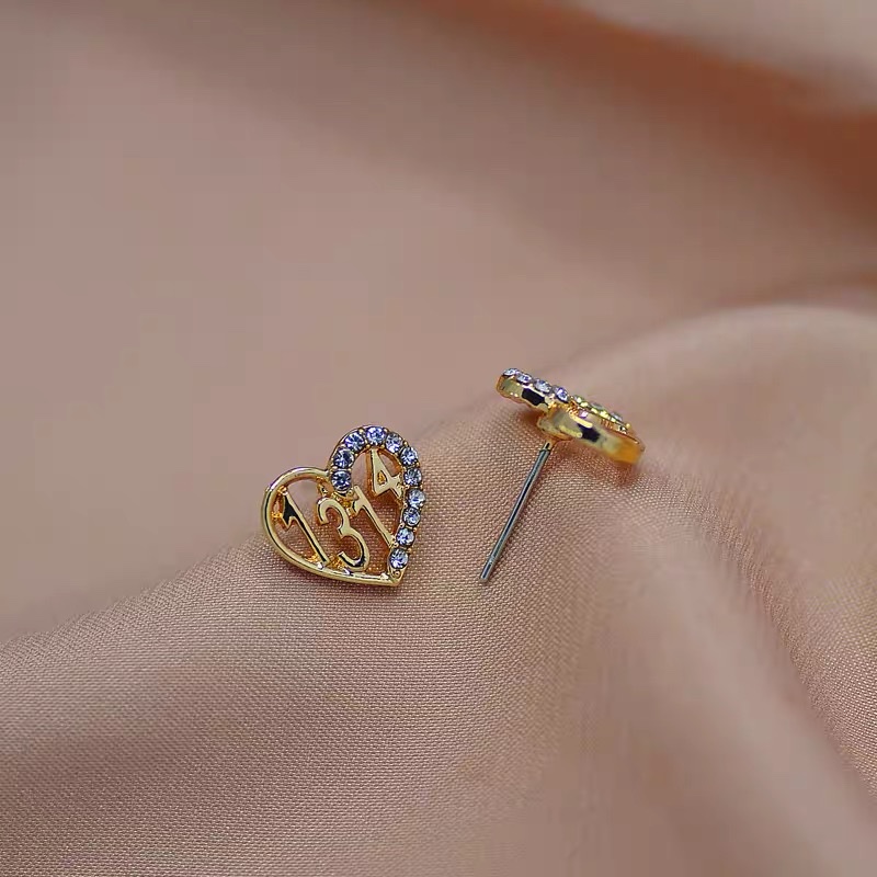 A lifetime of personalized, fashionable, trendy and versatile stud earrings. Application Scenario