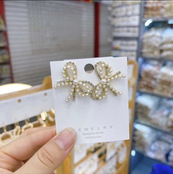 Earrings vv
