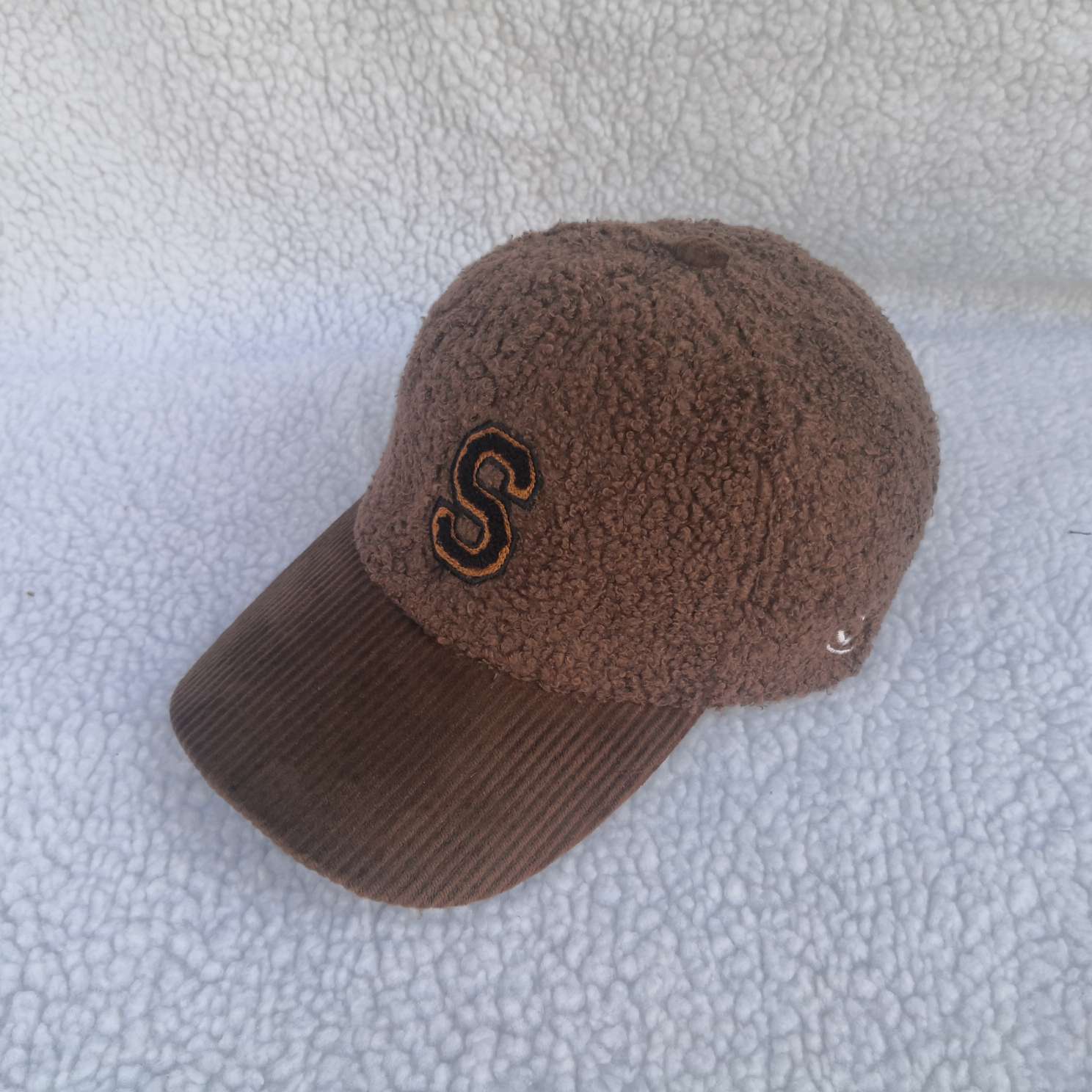 New autumn and winter plush baseball lettering embroidered sun hats that are versatile and cute for both men and women when going out detail image 5