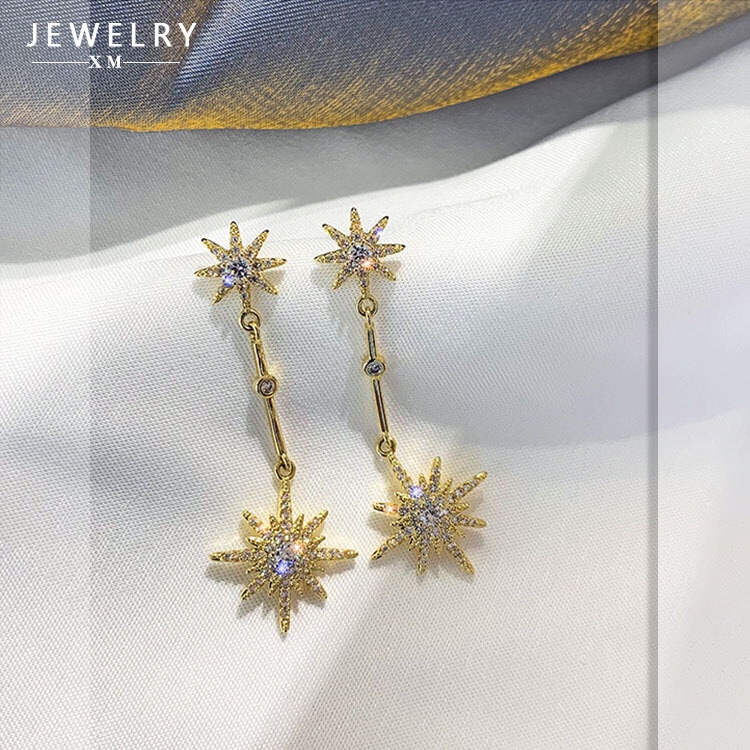Eight-pointed star earrings are in vogue