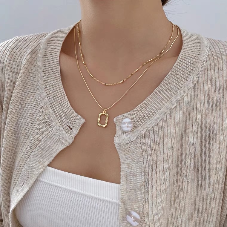 Korean style double-layer square pendant necklace, women's collarbone chain, light luxury and niche design sense, 2021 new style necklace detail image 3