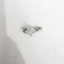 Sparkly zircon ring