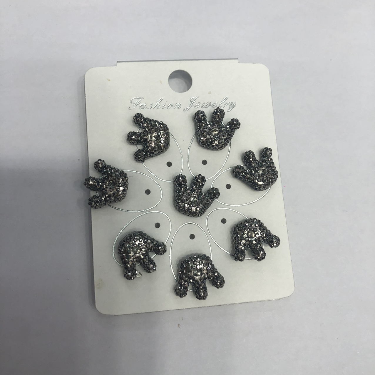 Seat-free anti-slip button-down shirt brooch crown button