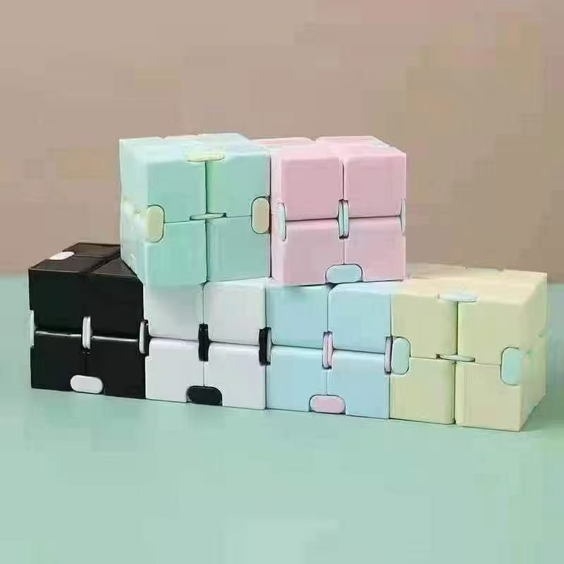 马卡龙色折叠无线魔方，爆款产品