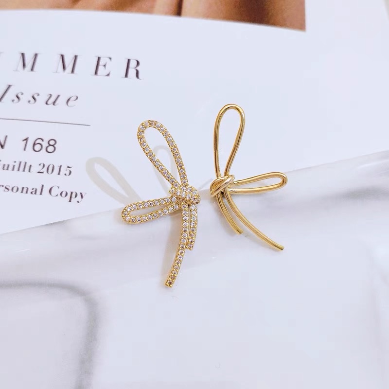 High-end bow stud earrings for women, 2021 new style, trendy and simple Korean style, asymmetrical earrings that are popular on the Internet Application Scenario