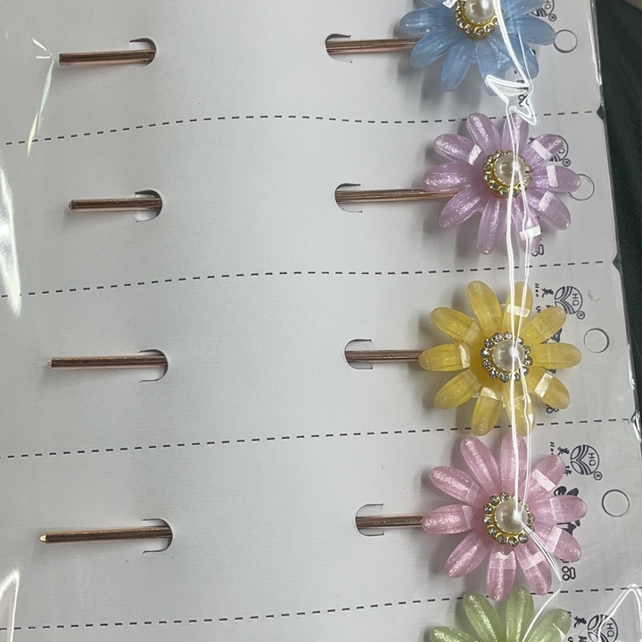Accessory hair pin