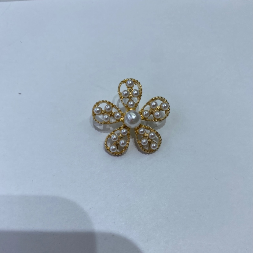 Pearl five-leaf flower