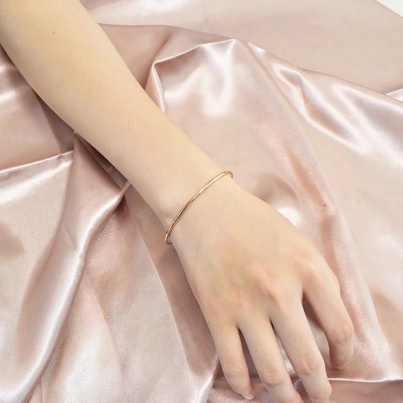 The same style of pearl titanium steel gold-plated bracelet as the Internet celebrity, stainless steel bracelet, open bracelet Application Scenario