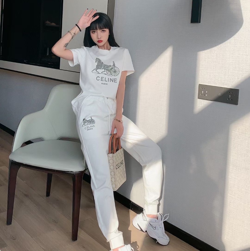 运动套装白色
