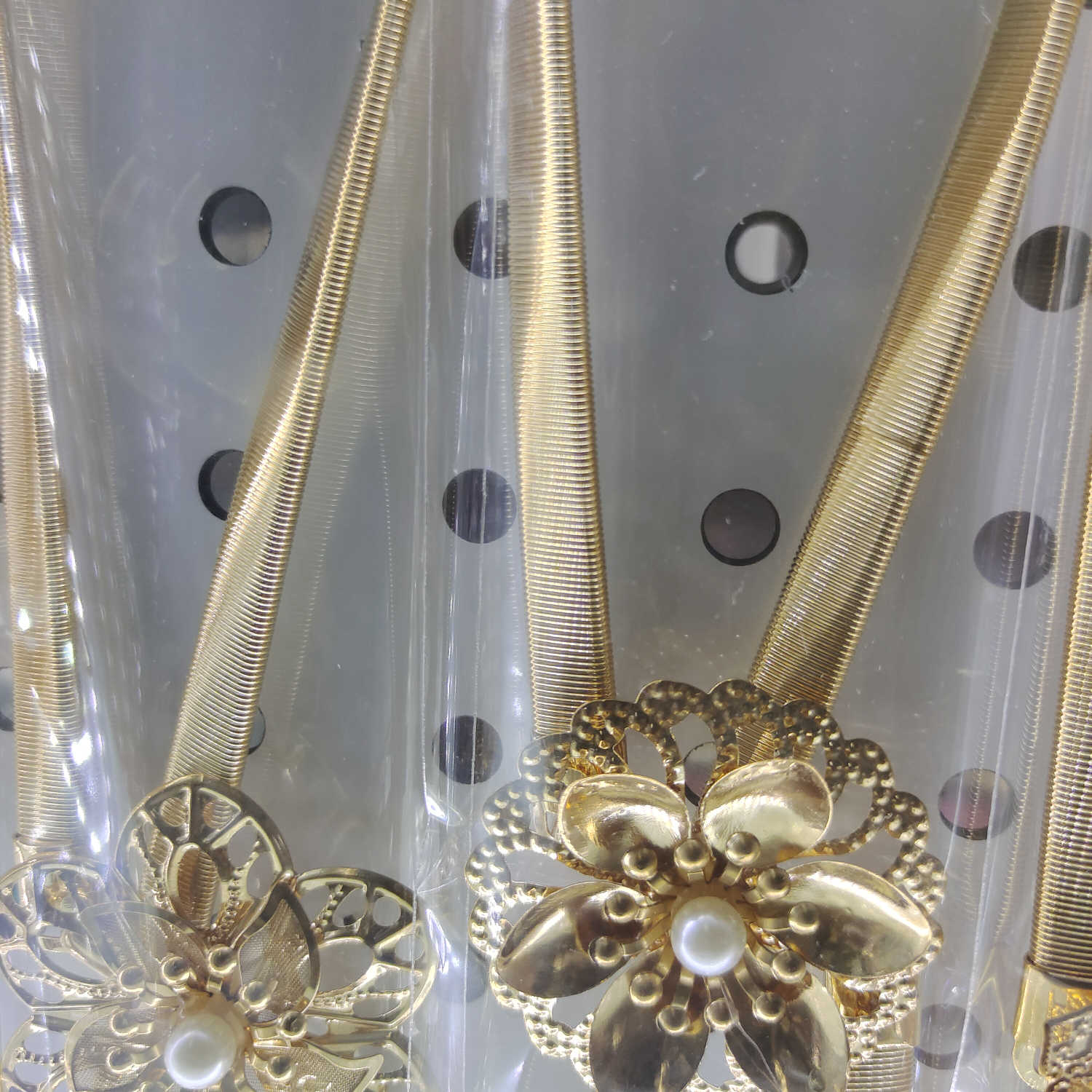 y34, a trendy golden metal rhinestone pearl leaf buckle spring elastic band paired with a thin waist chain belt for pants