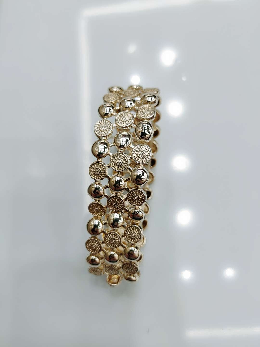 European and American bracelet ins niche design, light luxury, niche women's exquisite and high-end feel, Japanese simple and cold style women's bracelet Application Scenario